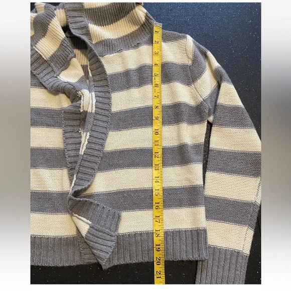 MISSES RUE 21 GRAY AND WHITE LONG SLEEVE CARDIGAN SIZE MEDIUM Nice condition - Picture 5 of 9